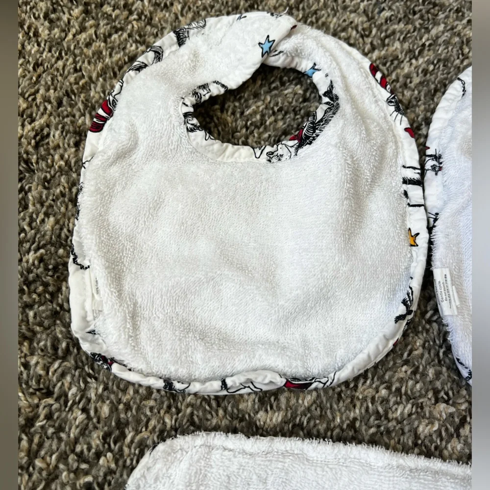 Trend Lab Baby Dr Seuss Cat‎ In The Hat Bundle 2 Bibs 1 Burp Cloth